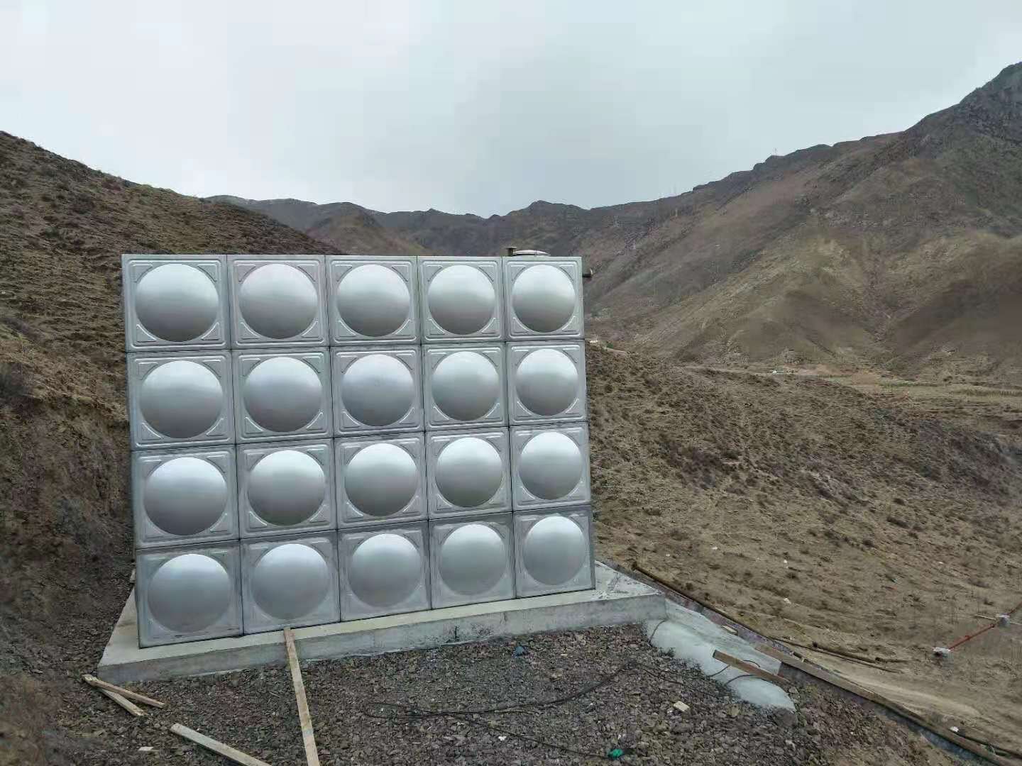 郴州不銹鋼水箱價格的衡量依據及其安裝注意事項